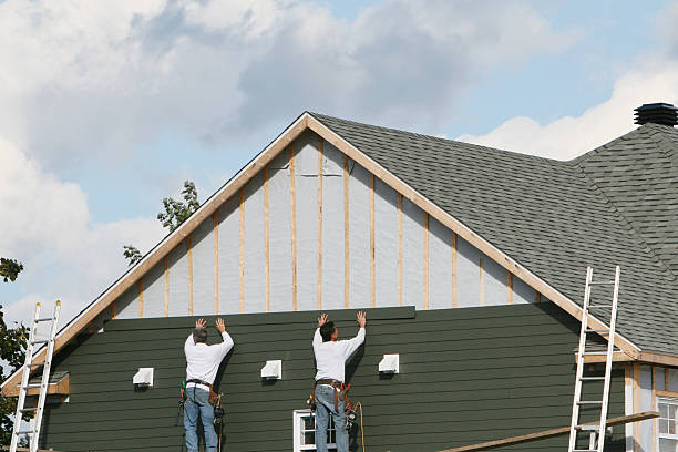 Professional Siding Repair technician working in Chesapeake Beach, MD